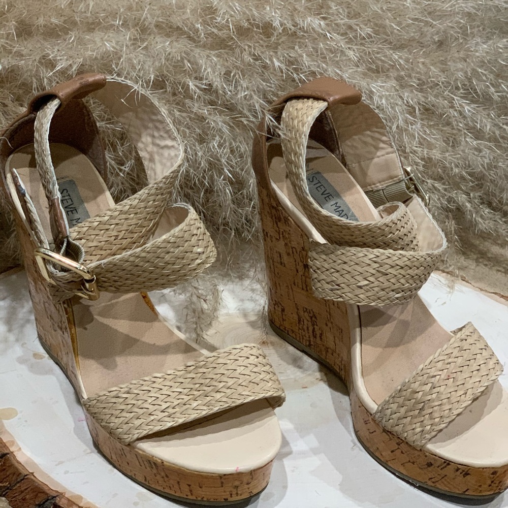 Steven Madden 4in wedge shoe w/1in platform